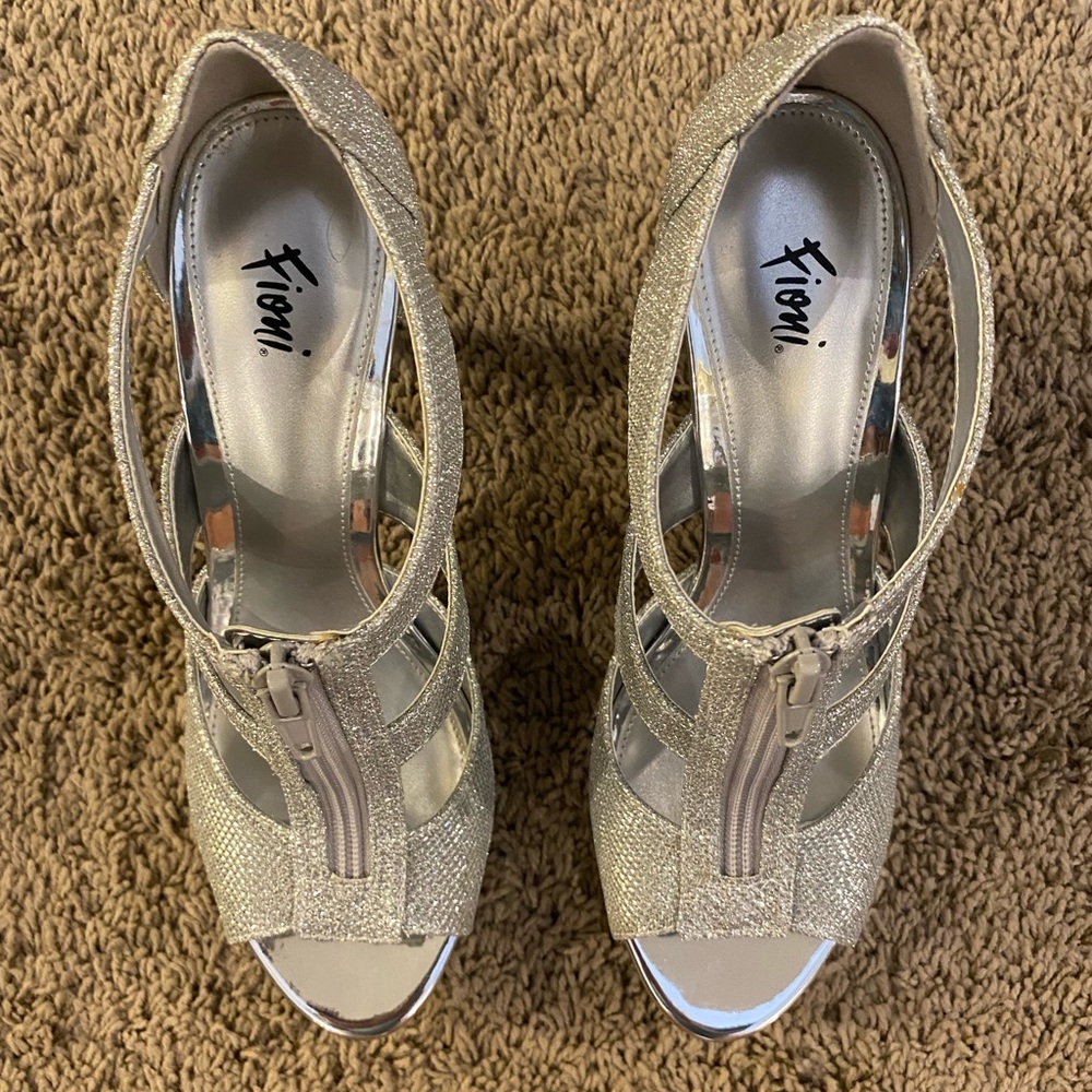 🩶Fiona • silver sparkle platform heels • 7 • EUC⚡️ - Picture 4 of 6